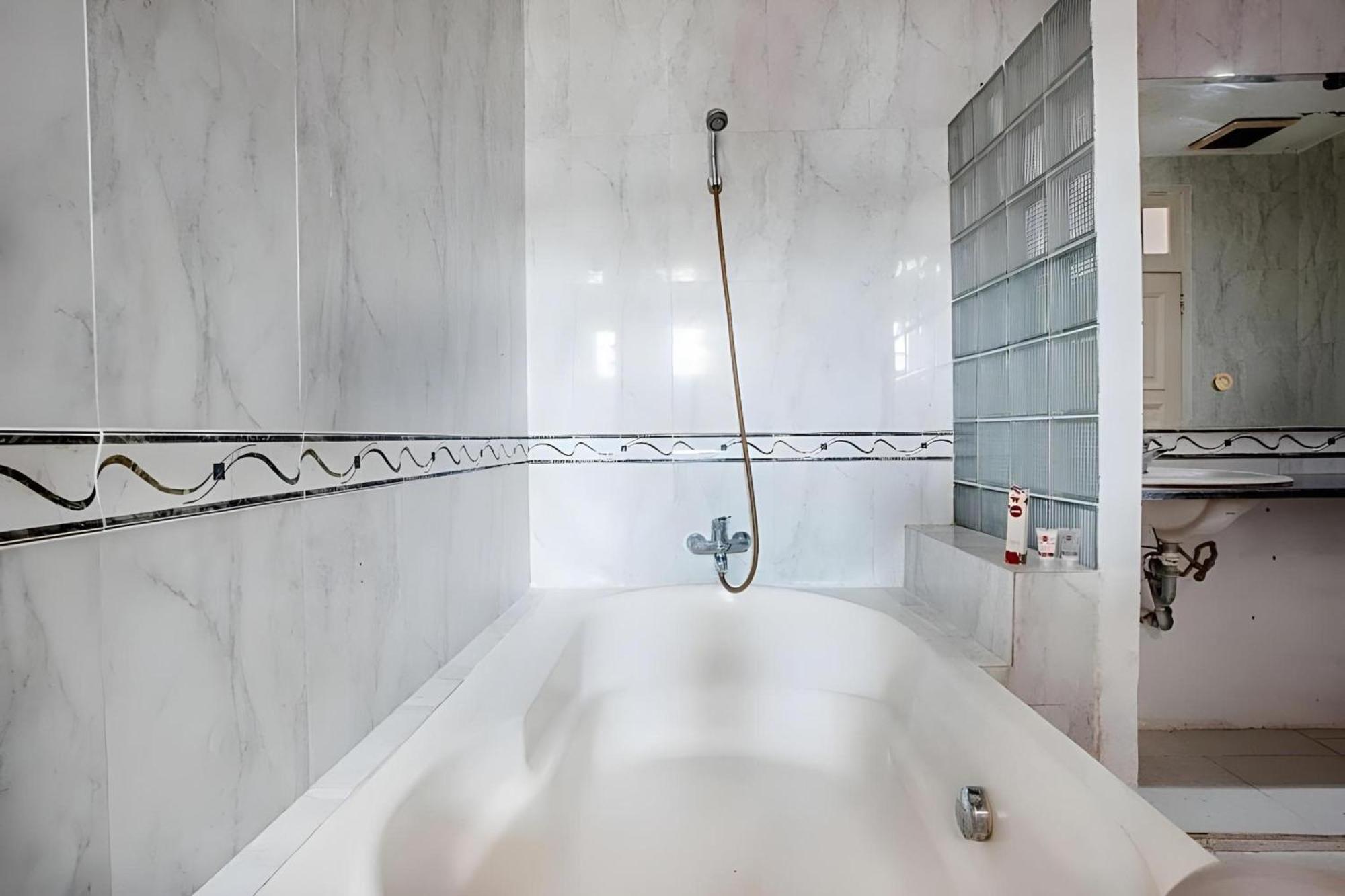 OYO 332 Residence G17 Kemang Jacarta Exterior foto